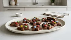 Χριστουγεννιάτικα μπισκότα με σοκολατένιο γλάσο – εύκολα και πολύ αρωματικά