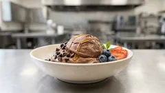 Σοκολατένιο frozen yogurt με μπανάνα: κρεμώδες «παγωτό» χωρίς παγωτομηχανή