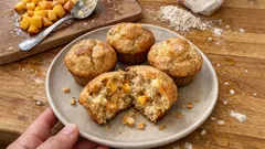 Αφράτα muffins γιαουρτιού με ροδάκινα και μέλι – χωρίς ζάχαρη, έτοιμα σε 25’