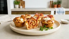Pizza cupcakes & muffins: μικρές πιτσούλες στο χέρι με έτοιμη ζύμη, έτοιμες σε 20′